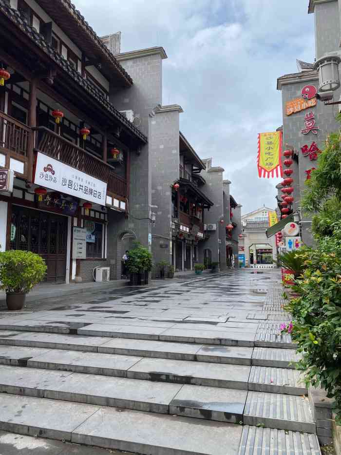沙县小吃文化城-"三明北站出来17路公交车直达小吃文化城.