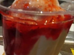 草莓新地-麦当劳(融创茂店)