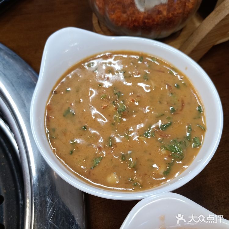 这家春满江在商业街二楼 挺好找 店面不大 我们是一大