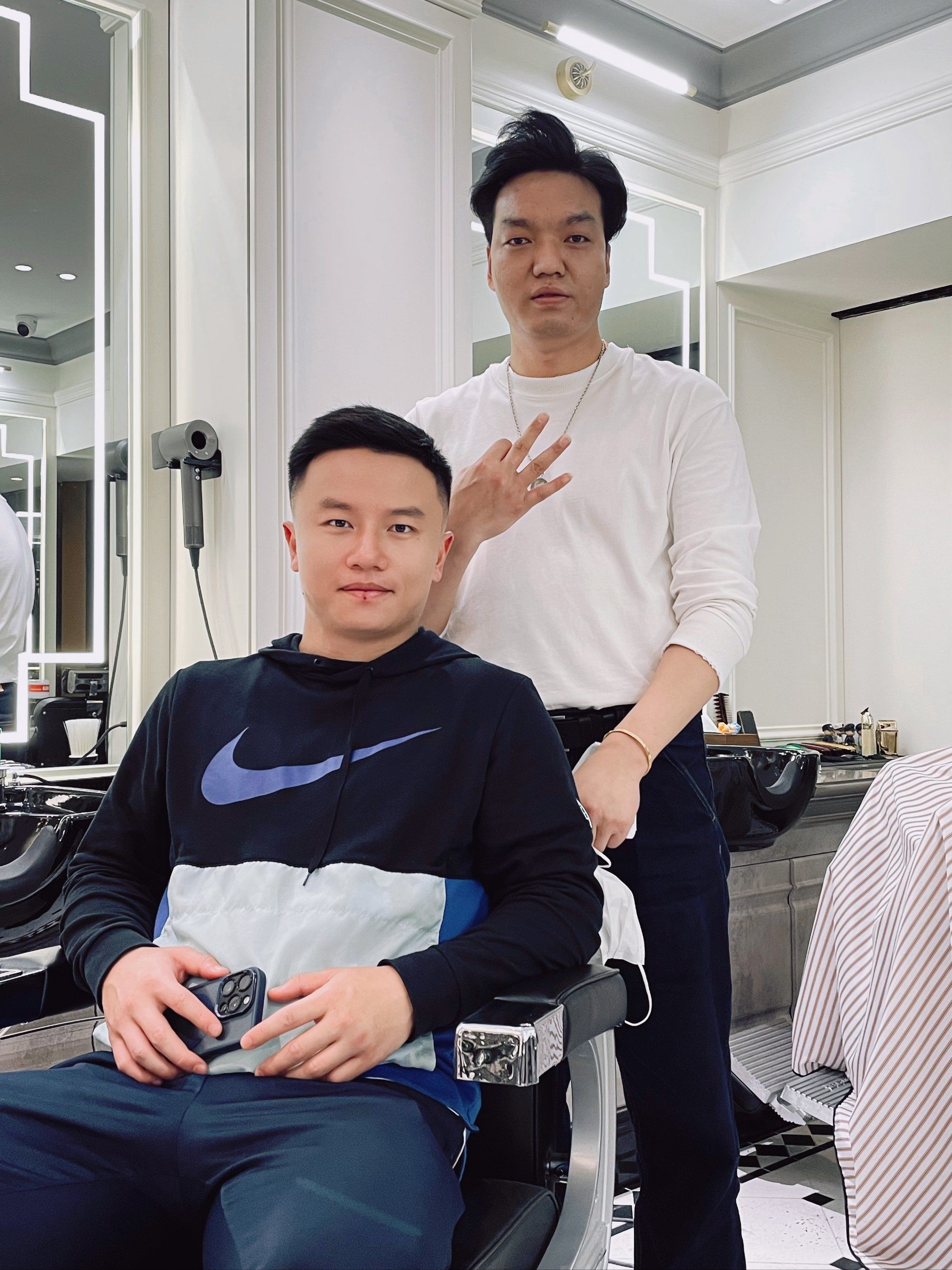 上海申花外事部副总监,张川翻译