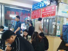 -鹿寨小何螺蛳粉店