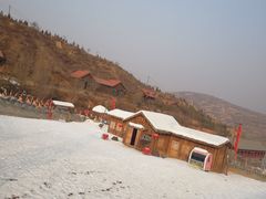 -采薇庄园四季滑雪场