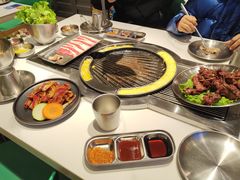 -山野的朋友露营炭火烤肉