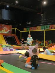 -蹦蹦跳跳(新奥购物中心店)