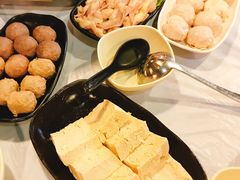 -鲜入围煮花胶鸡海鲜火锅