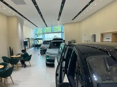 -理想汽车(世纪汇店)