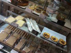 面包甜点陈列柜-老梦面包 CHEZMOREL(三源里店)