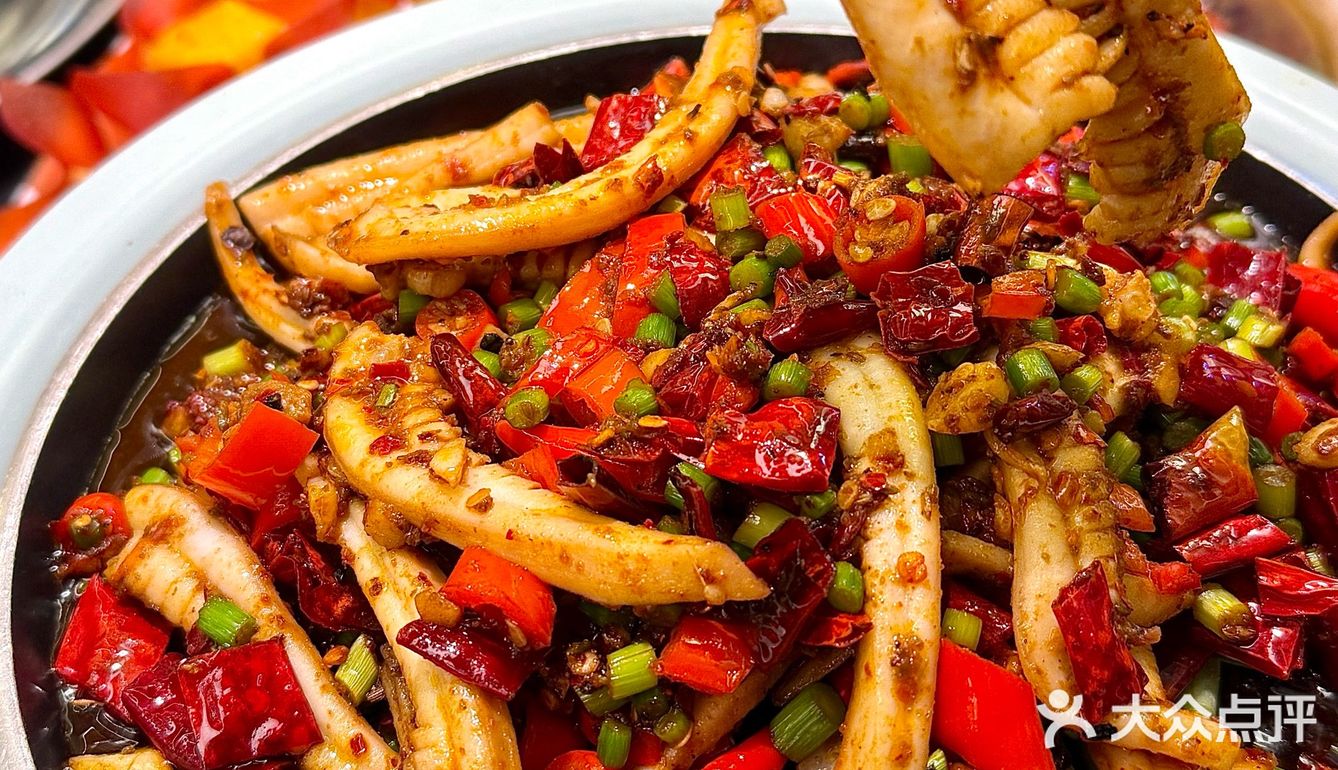 新年氛围拉满的饭店！萨拉齐湘食董家