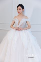 -Lady  Jane高端婚纱礼服馆