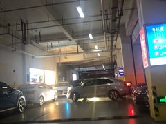 -百联南桥购物中心-停车场