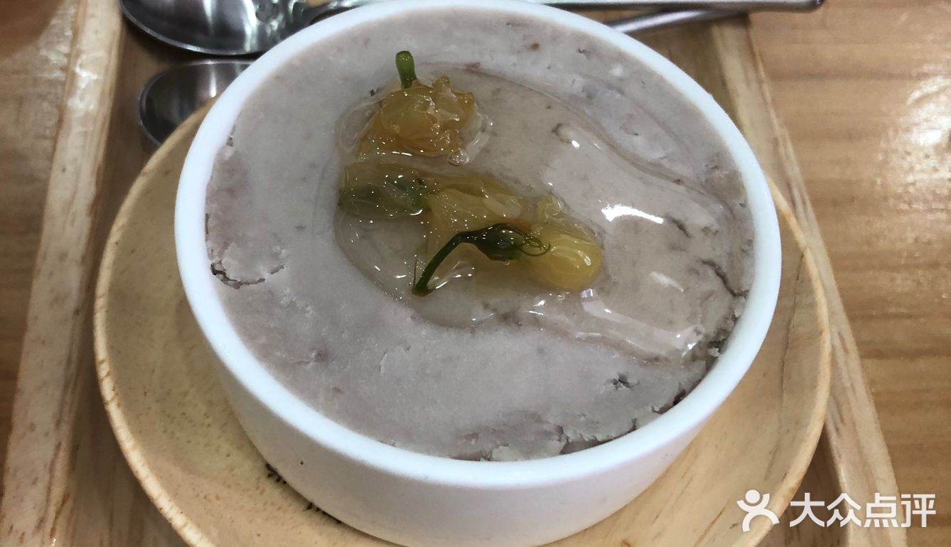 位置在三里屯soho3号商场3楼，周日中午12:30