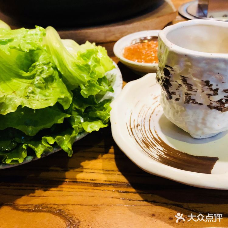 这家烤肉店，味道一般，菜品还是丰富