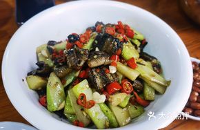 Stir-fried Eel with Cucumber
