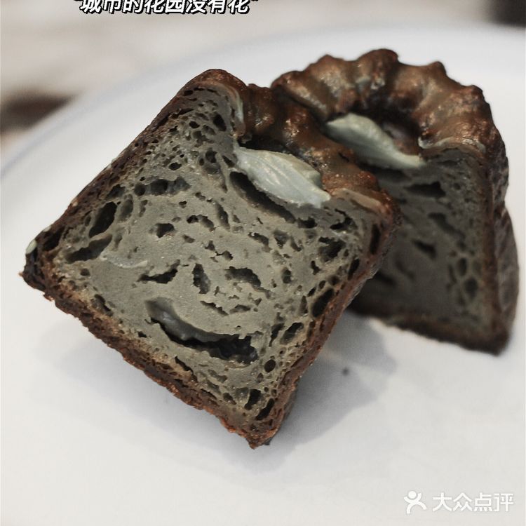 冬天里的第一杯咖啡，第一次吃到好吃的可露丽～