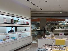 -J-Optical佳视明眼镜·蔡司视觉(青岛金茂览秀城店)