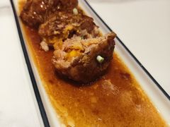 鸭蛋黄狮子头-梅飞酒家(名辉豪庭店)