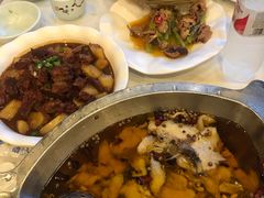 -鑫巴蜀小镇 · 水煮鱼专研店(玉桥店)