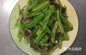 Braised Pork Ribs with Dutch Beans and Celery