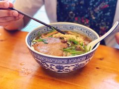 芹菜牛肉面-沪西老弄堂面馆(定西路店)