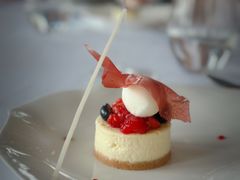 芝士蛋糕配混合浆果和酸乳酪冰霜-Jean Georges