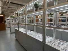 -无奔眼镜·蔡司·依视路授权店(马家堡店)