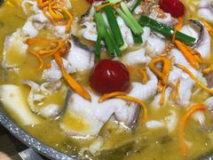 -山城外·非遗酸菜鱼(新都汇融店)