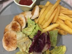 珍妮屋汉堡墨鱼饼拼薯条-Jenny House 珍妮屋新派食堂(美吉特店)