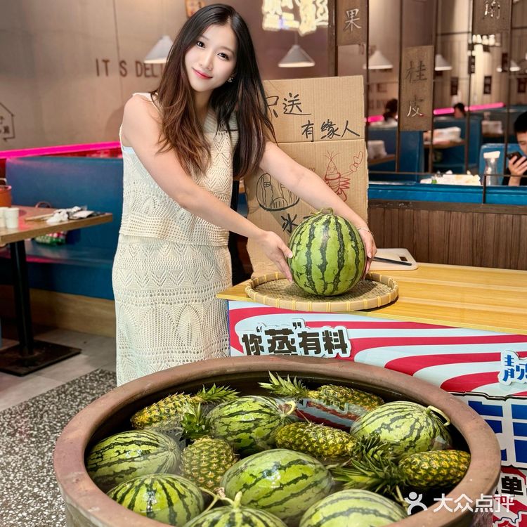 虾闹一下，靓仔吃瓜