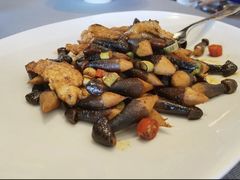 鸡枞菌炒猪颈肉-名佳荟