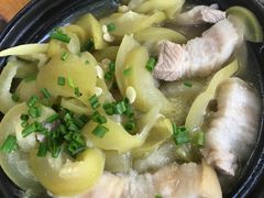 -黄记四更烤乳猪店