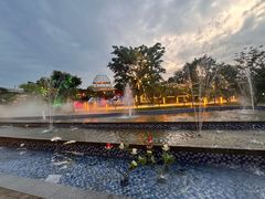 -茅草房·河畔园林火锅