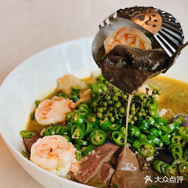 奔驰车主吃饭能打折！在奔驰主题餐厅吃川菜是什么样的体验