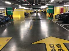 -白玉兰广场停车场