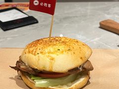 招牌秘制鸡腿堡-必胜客(白石桥店)