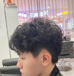 -UN·SAKA 右嗯造型