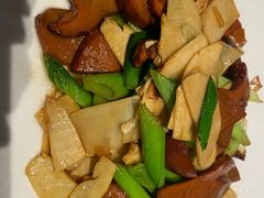 牛肝菌炒冬笋-江南厨子(万象天地店)