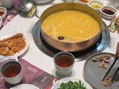 -洪氏嗨捞·广东猪肚鸡·椰子鸡火锅(西咸万象城店)