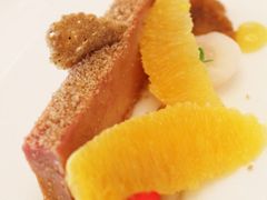 Salon&nbsp;de&nbsp;Ville&nbsp;の&nbsp;法式鹅肝&nbsp;英式蛋糕脆片&nbsp;甜橙&nbsp;栗子&nbsp;荔枝（竖）-Salon de Ville浦江汇(上海外滩华尔道夫酒店店)