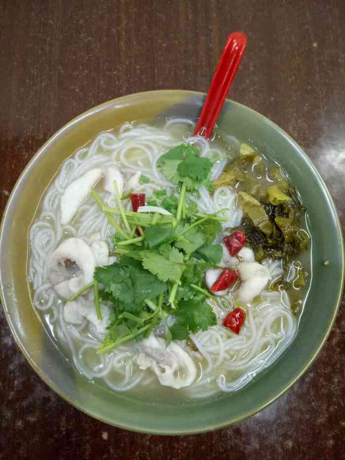 田记鱼米线-"味道很好,鱼肉也很嫩,没有刺,小朋友觉得.