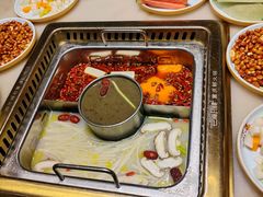 -巴渝瓦肆重庆鲜火锅(宝龙环湖店)