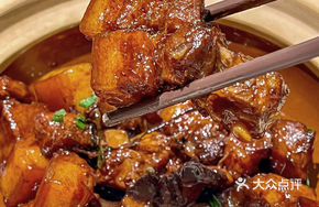 Braised Pork Belly with Rice Wine Steamed Bun