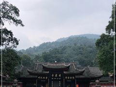 -峨眉山报国寺