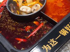 -老牌坊云南鱼豆花火锅(哈西万达店)