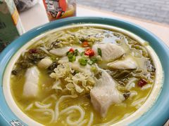 -灵芝妹子海鲜米线(劳动公园店)