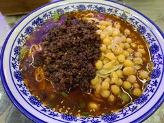 -渝之汇牛肉豌杂面