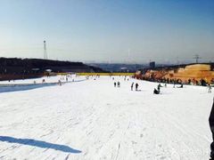 -采薇庄园四季滑雪场