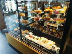 面包甜点陈列柜-星巴克(保定华创广场店)