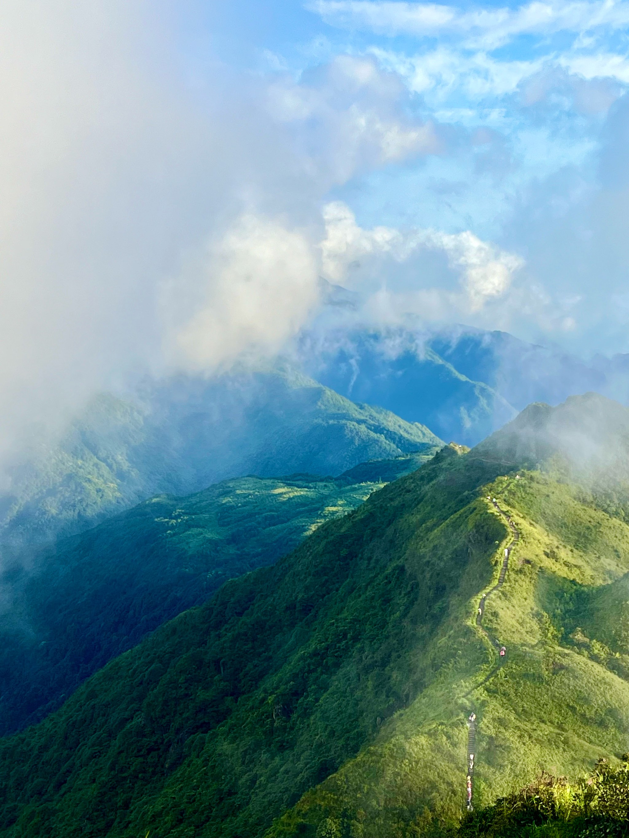 山峦重重图片