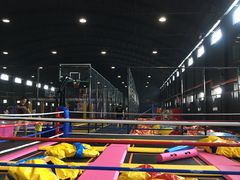 -嘿哟动霸CHUA·新潮玩运动娱乐中心·蹦床滑冰团建乐园