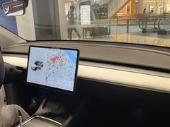 -TESLA 特斯拉(上海太古汇体验店)